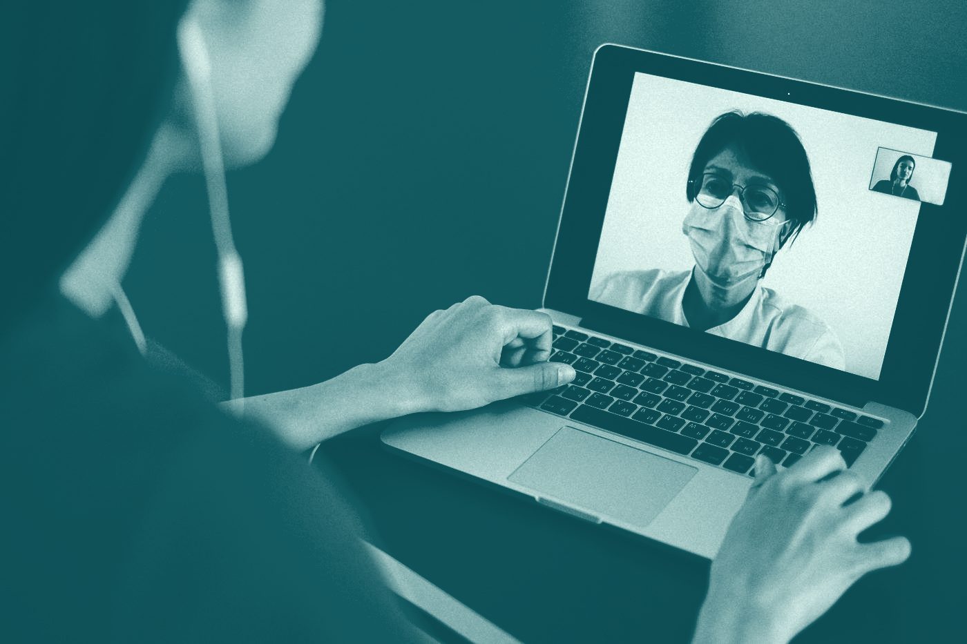 Teal-toned veterinary video consultation workspace with a pet owner and clinical notes